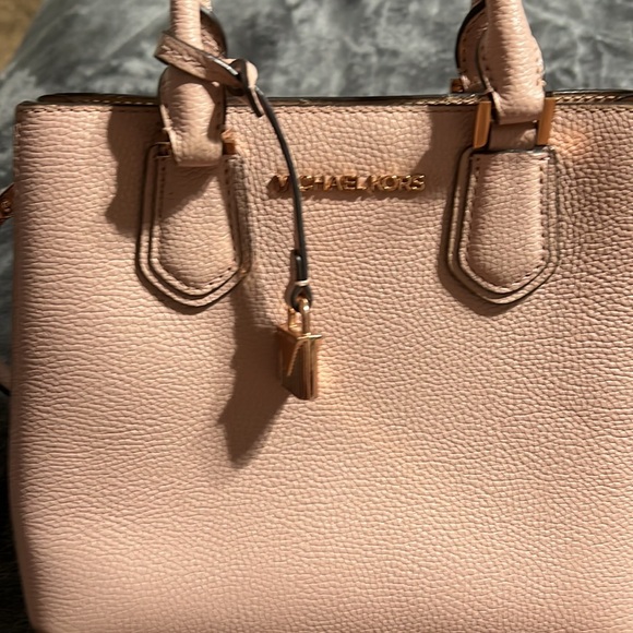 Michael Kors Crossbody EUC Soft Pink Very Small Bag MSMT 10”W 8”H ROSE Hardware - Picture 2 of 10